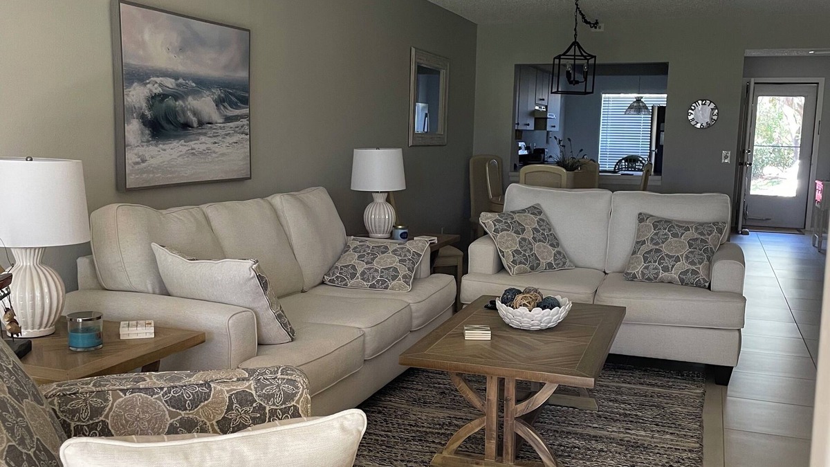 The Meadows Condo | The Meadows Country Club 2 bedroom & 2 bath 1st floor condo.