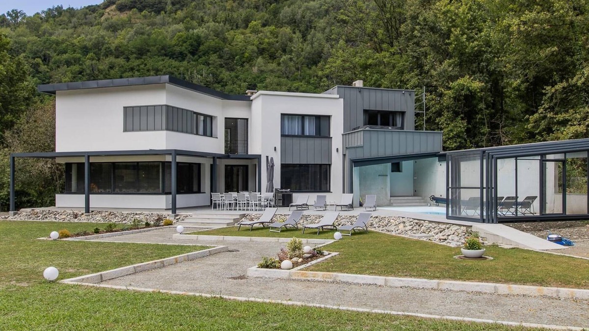 Notre-Dame-du-Cruet House | THE MENA VILLA - OUR LADY OF THE CRUET