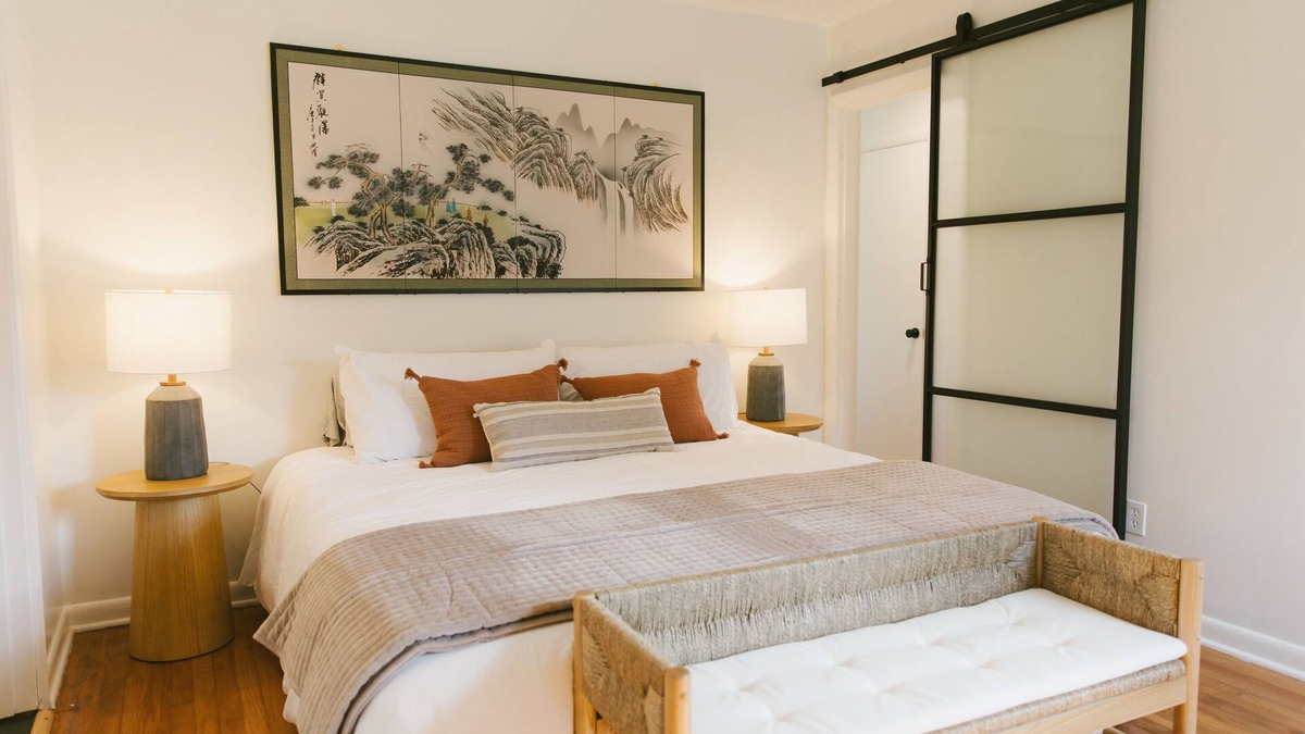Lexington House | "The Meridian" Modern Stay near Downtown/Airport