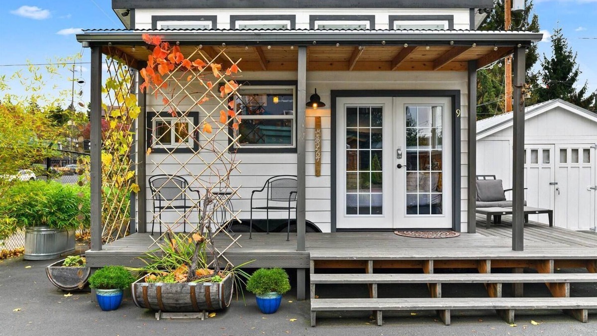Kerns Hotel | The Merlot - Custom Tiny Home w/Vineyard Vibe