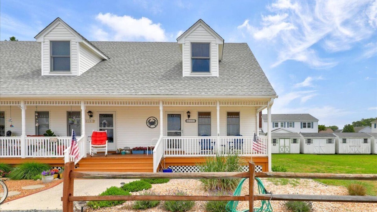 Chincoteague House | The Mermaid Lounge on Chincoteague island!