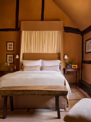 Hambledon Hotel | The Merry Harriers Pub