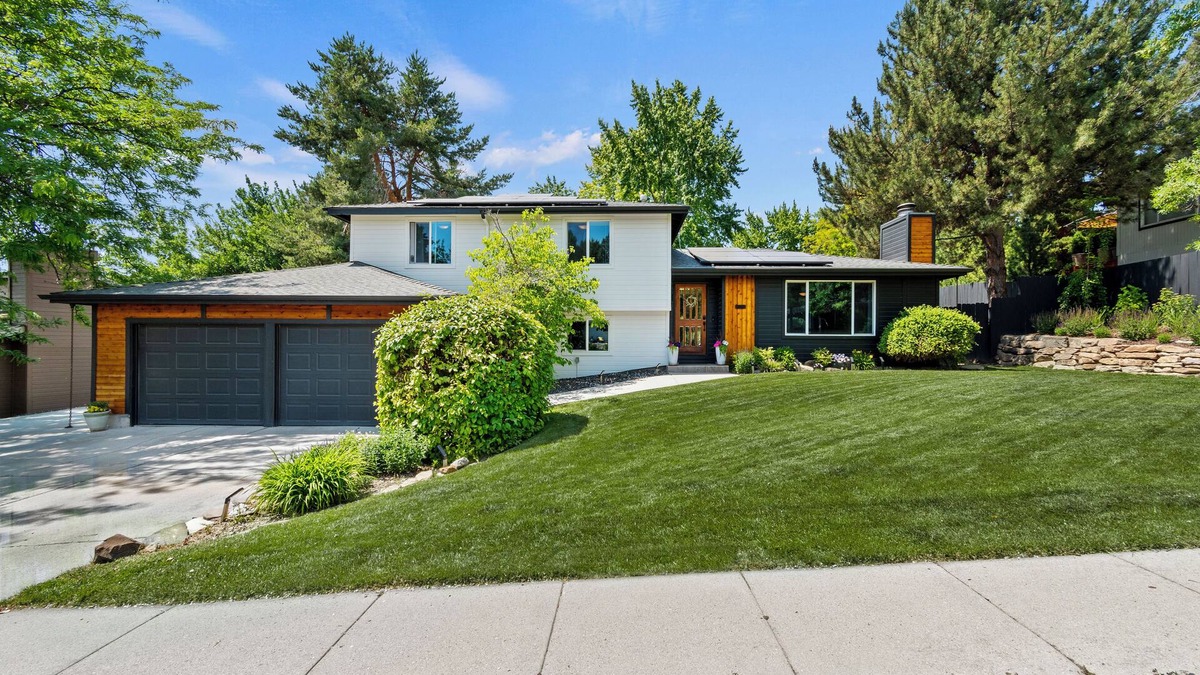 Boise House | The Mesa Manor - Fun in the Foothills - Arcade/Patio/Large Kitchen/Comfy Beds