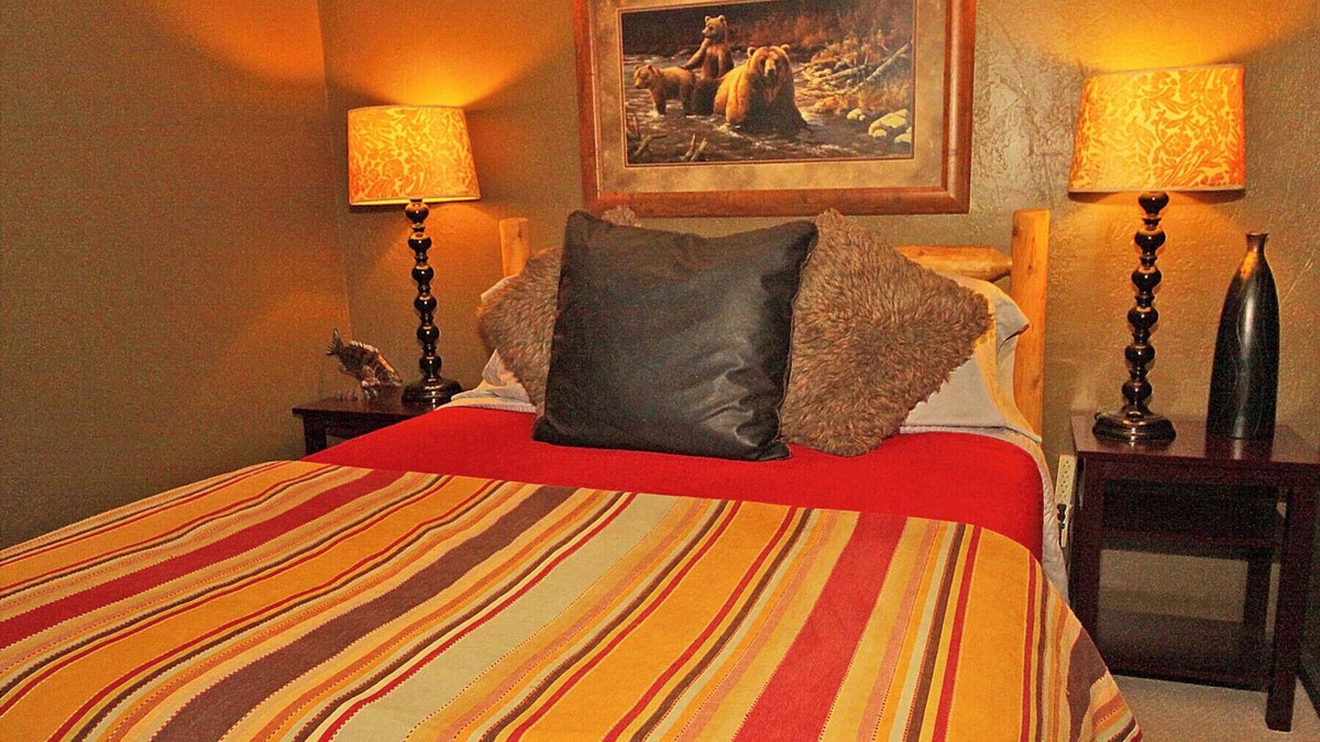 Palisades Bed & Breakfast | The Mesquite Cabin at Starlight Canyon Bed & Breakfast