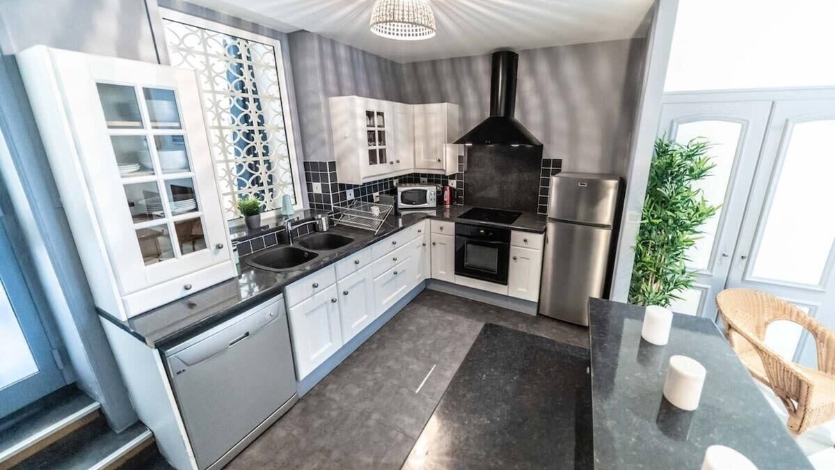 Oullins Apartment | The MIAMI - Cozy 4 People - Oullins Center - Lyon
