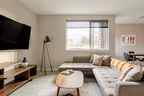 Belmont Apartment | The Mid-Century Cabin in Portland - Thrift & Eat