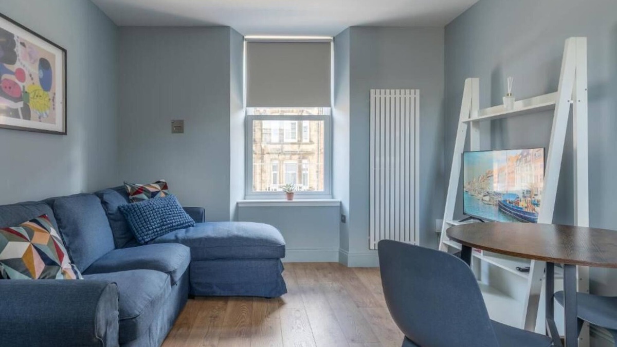 Paisley Apartment | The Mid-Level Apartment - Paisley