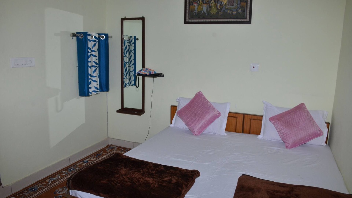 Vaishali Nagar House | The Midas Guest House a Home with personal Care