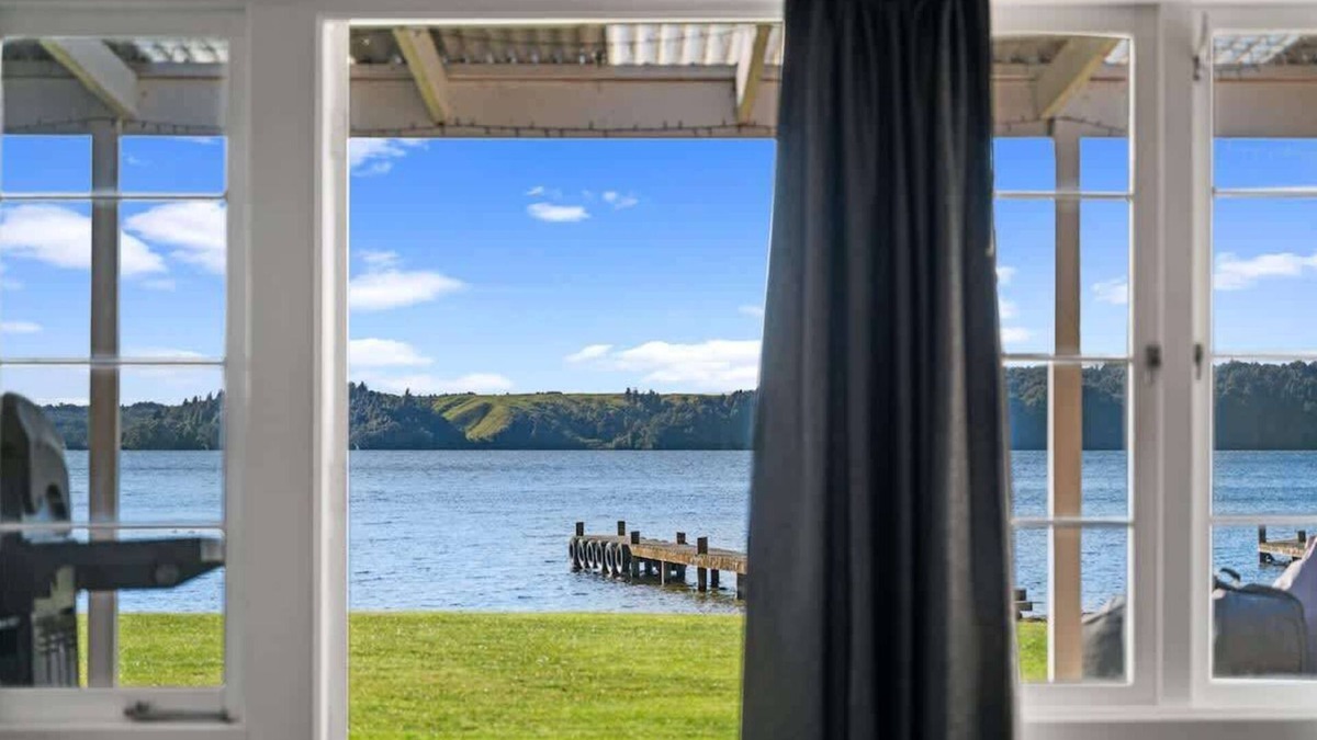 Rototai House | The Middle | Lakefront with Private Jetty
