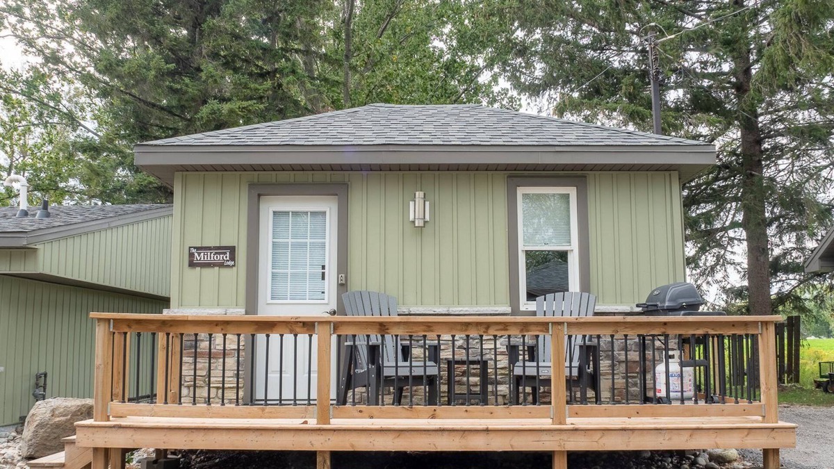 Bloomfield Apartment | The Milford-PEC Couple's Getaway