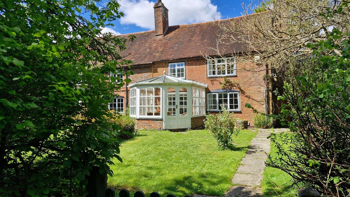 Steyning Cottage | The Milk House - a cottage that sleeps 4 guests in 2 bedrooms