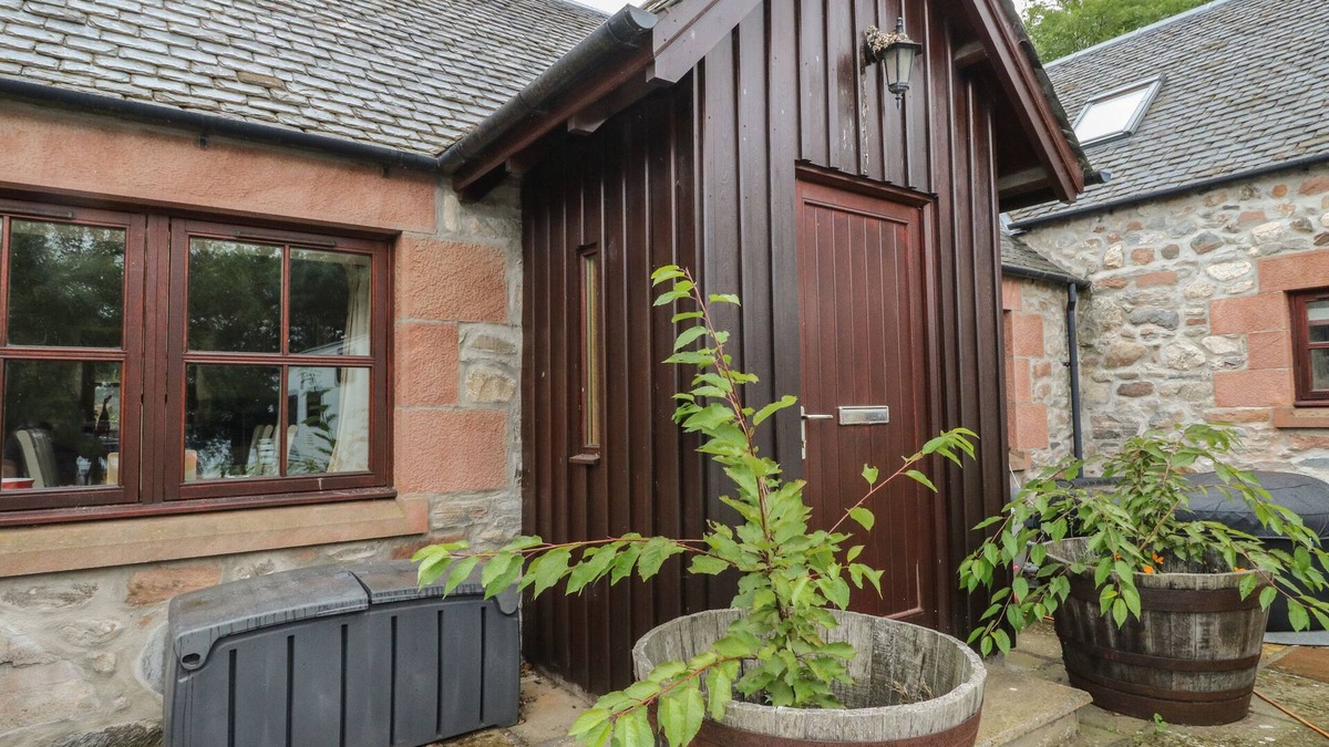 Avoch Cottage | THE MILK HOUSE, with a garden in Fortrose