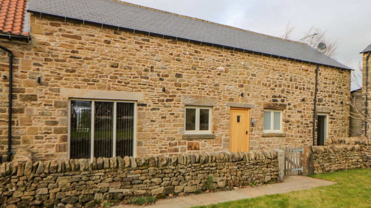 Marsh Lane Cottage | THE MILKING PARLOUR, pet friendly, with hot tub in Marsh Lane