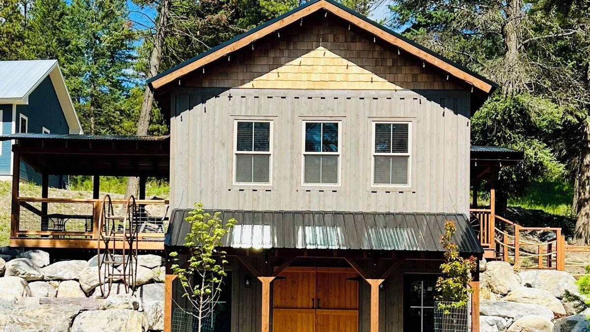 Lakeside Cabin | The Mill House at Elk Ridge Village cabin 301A with views of Flathead Lake & 🏔️
