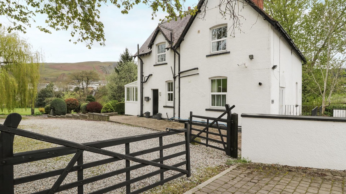 Corwen Cottage | THE MILL HOUSE, pet friendly, character holiday cottage in Carrog