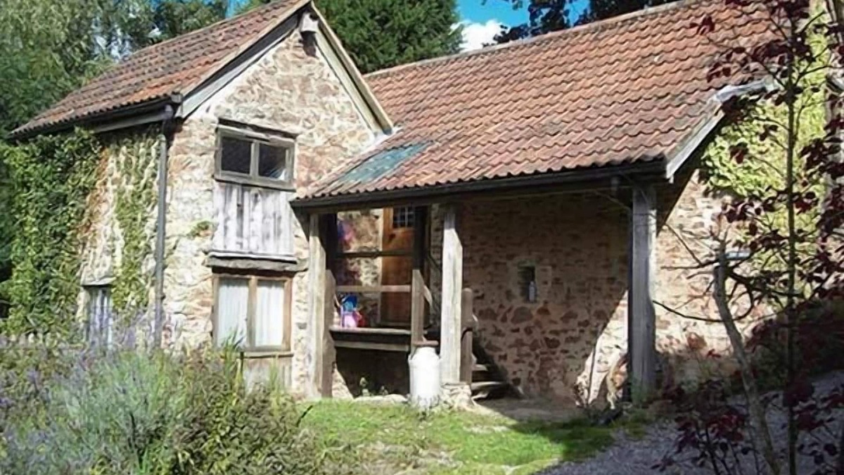 Fiddington Cottage | THE MILL, pet friendly, character holiday cottage in Bicknoller
