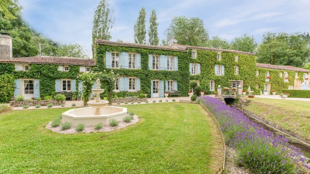 Annepont Villa | The Millhouse - Ten Bedroom Villa, Sleeps 24