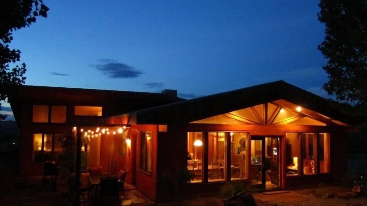 Moab South Valley House | The Moab Pearl Ecolodge I Peaceful Retreat I Private Hot Tub I 360° Views!