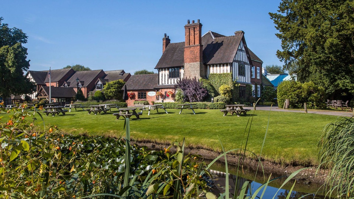 Acton Trussell Hotel | The Moat House