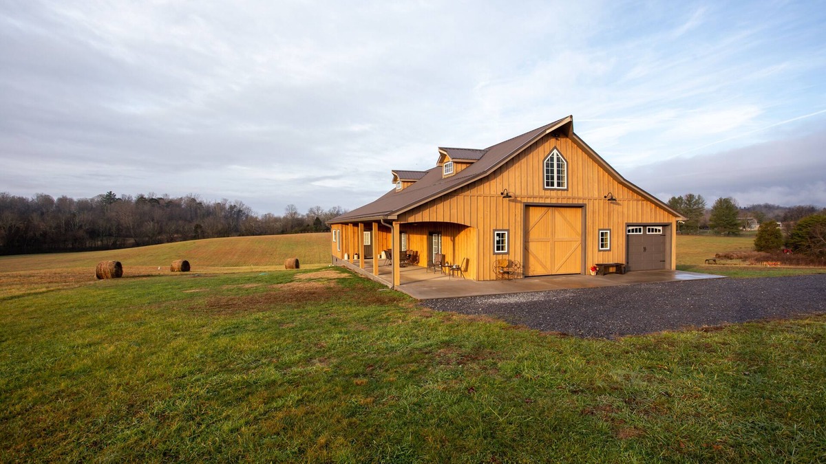 Seymour House | The Mockingbird Farm "Barn-do-minium" is situated on 27 rolling acres.