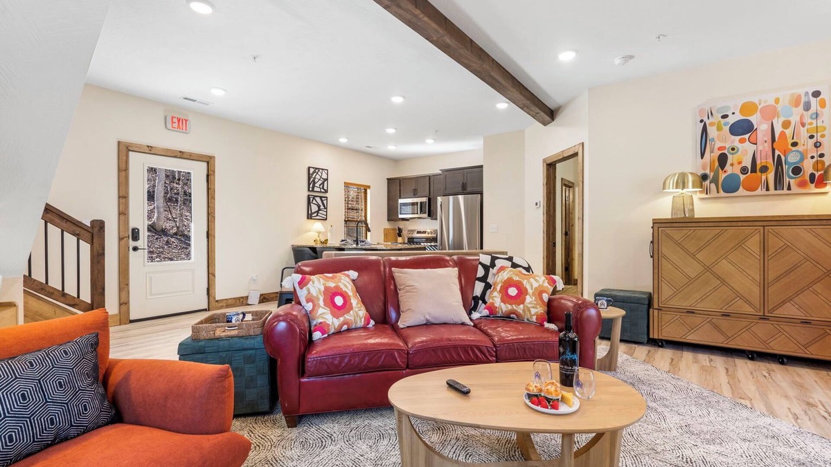 Hollister Cabin | The Mod Lodge-Private Hot Tub&Firepit-Near TableRock-Free Daily Tickets-Community Indoor Pool & More