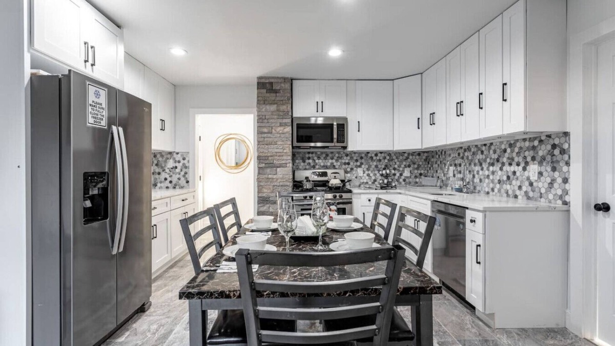 Constable Hook Apartment | The Modern 4BR – Near NYC, Free Parking, Sleeps 12