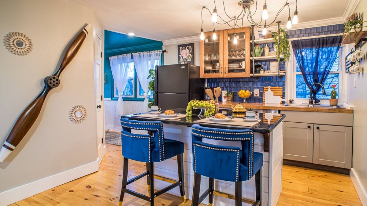 Huntsville House | The Modern Downtown Hub - Small Private Home