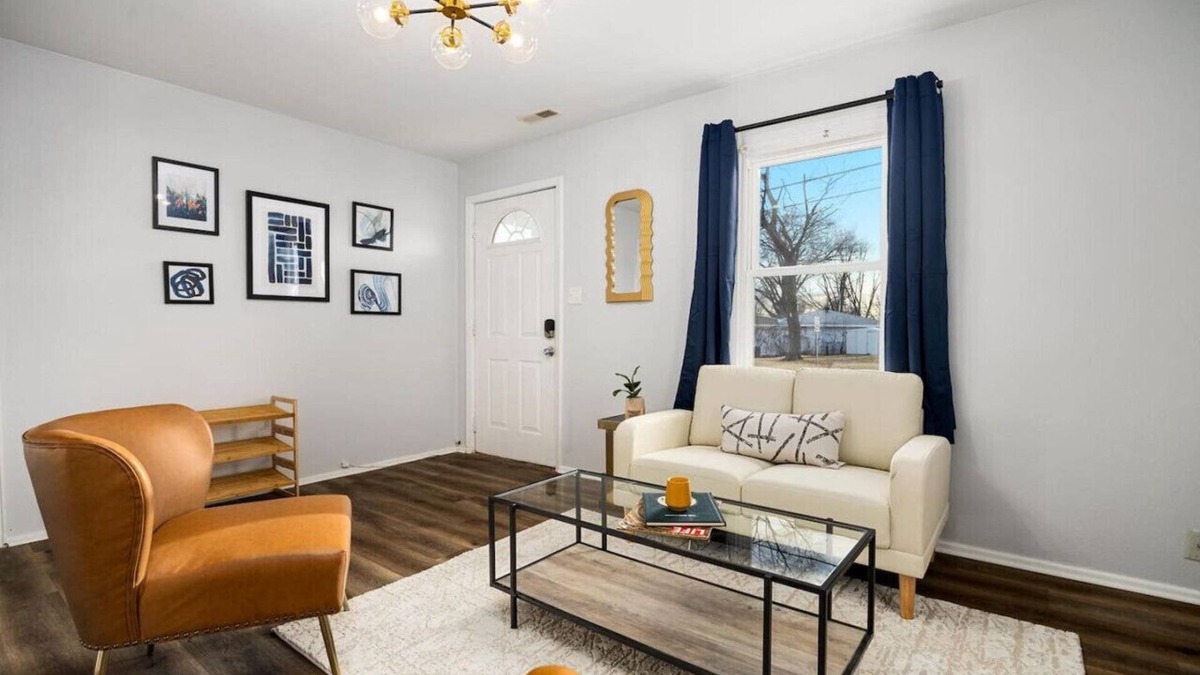 Peoria Heights House | The Modern Elm Escape: a cozy 2bd in the Heights