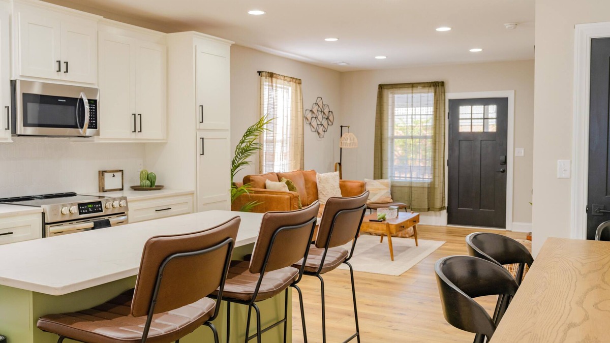 Columbia House | The Modern Historic Gem | 3 minutes to Downtown Cola | Steps to WeCo Riverwalk