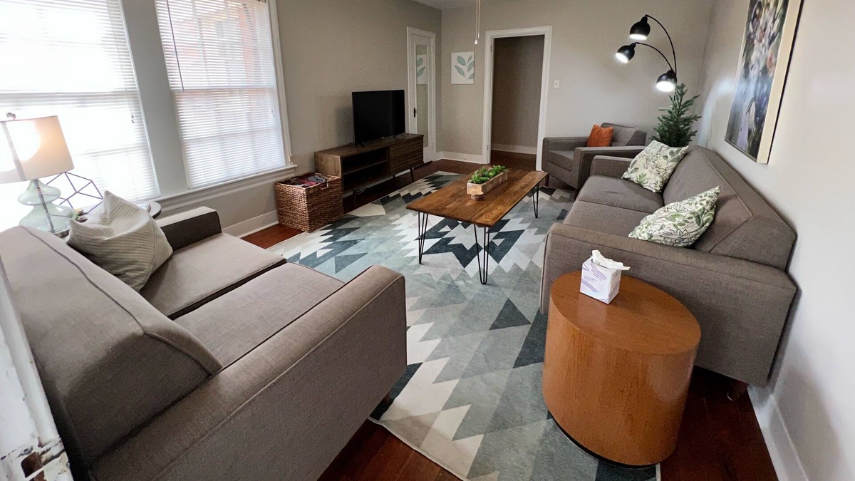 Nacogdoches House | The Modern Oak is 1.5 blks to SFA and a few blocks from Downtown Nacogdoches