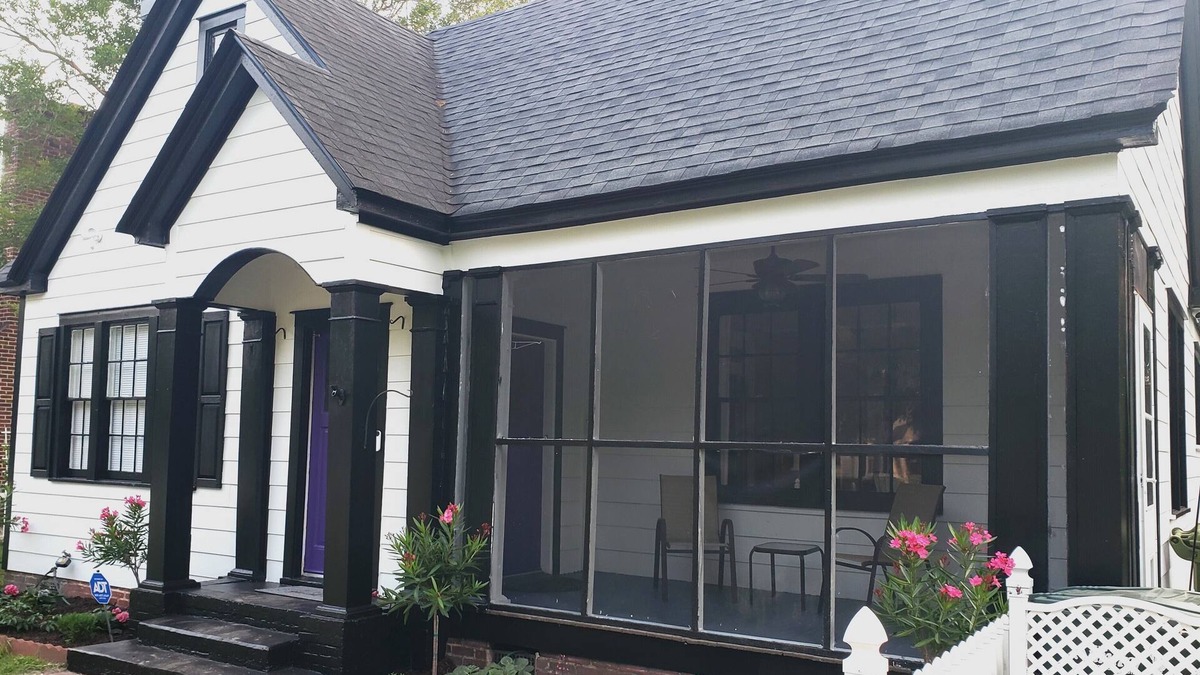 Sumter House | The Moise Manor, a 1934 Bungalow, centrally located in the heart of Sumter.