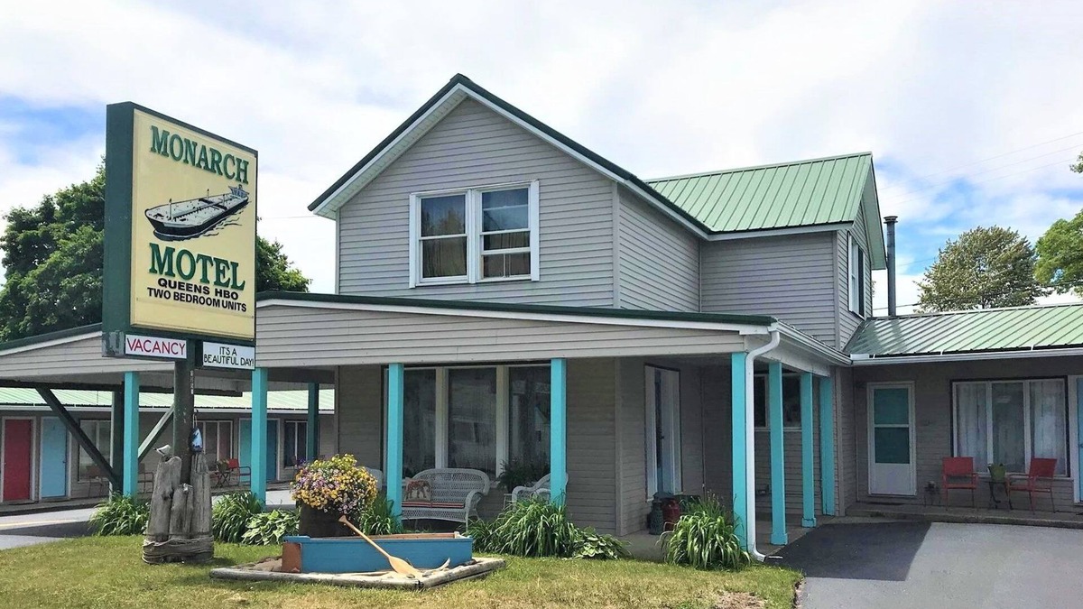 Cheboygan Hotel | The Monarch Motel