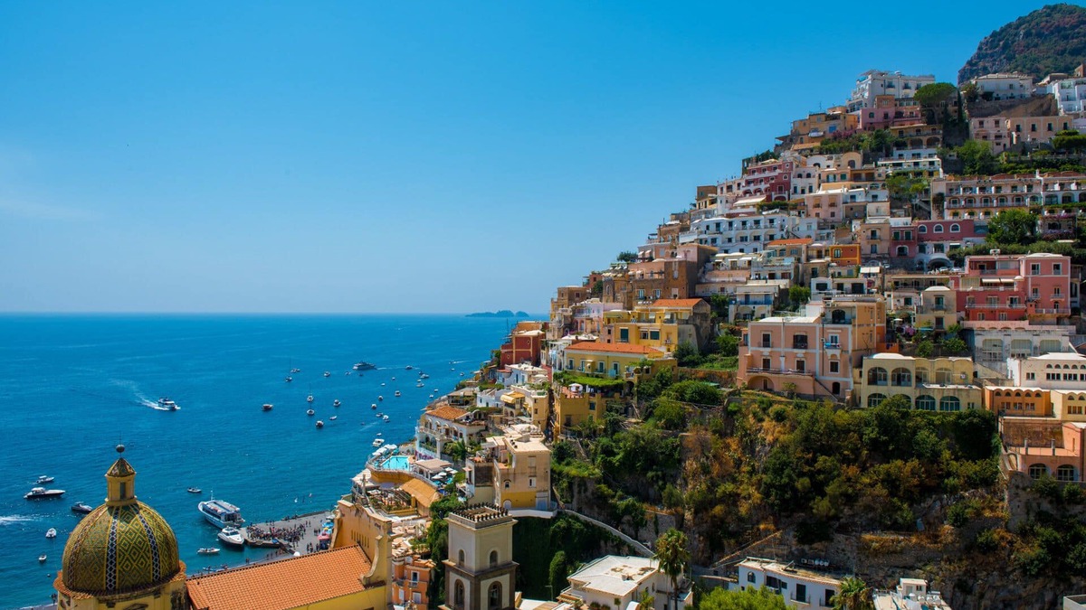 Positano City Centre Apartment | The Moon Positano, only 3 minutes walk to reach the main beach in Positano.