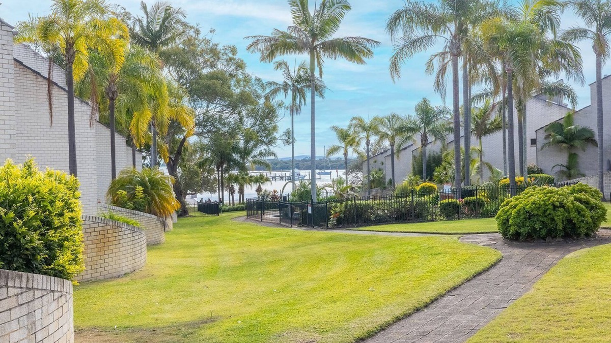 Soldiers Point House | The Moorings 18 4 Cromarty Rd Waterfront, Pool, Wifi & AirCon