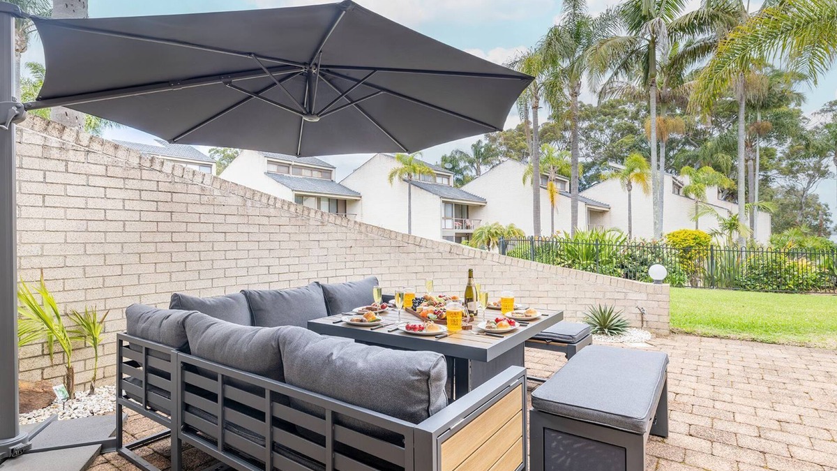 Soldiers Point House | The Moorings, 23/4 Cromarty Rd - air con, pool and waterfront