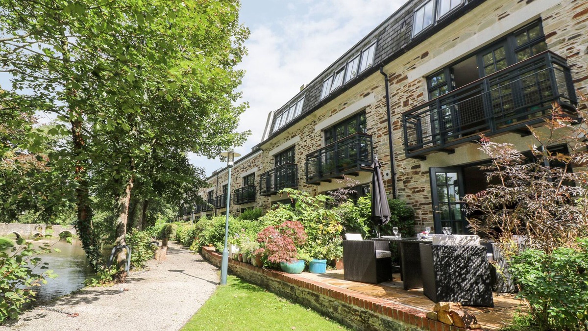 Lostwithiel House | THE MOORINGS, family friendly, with a garden in Lostwithiel