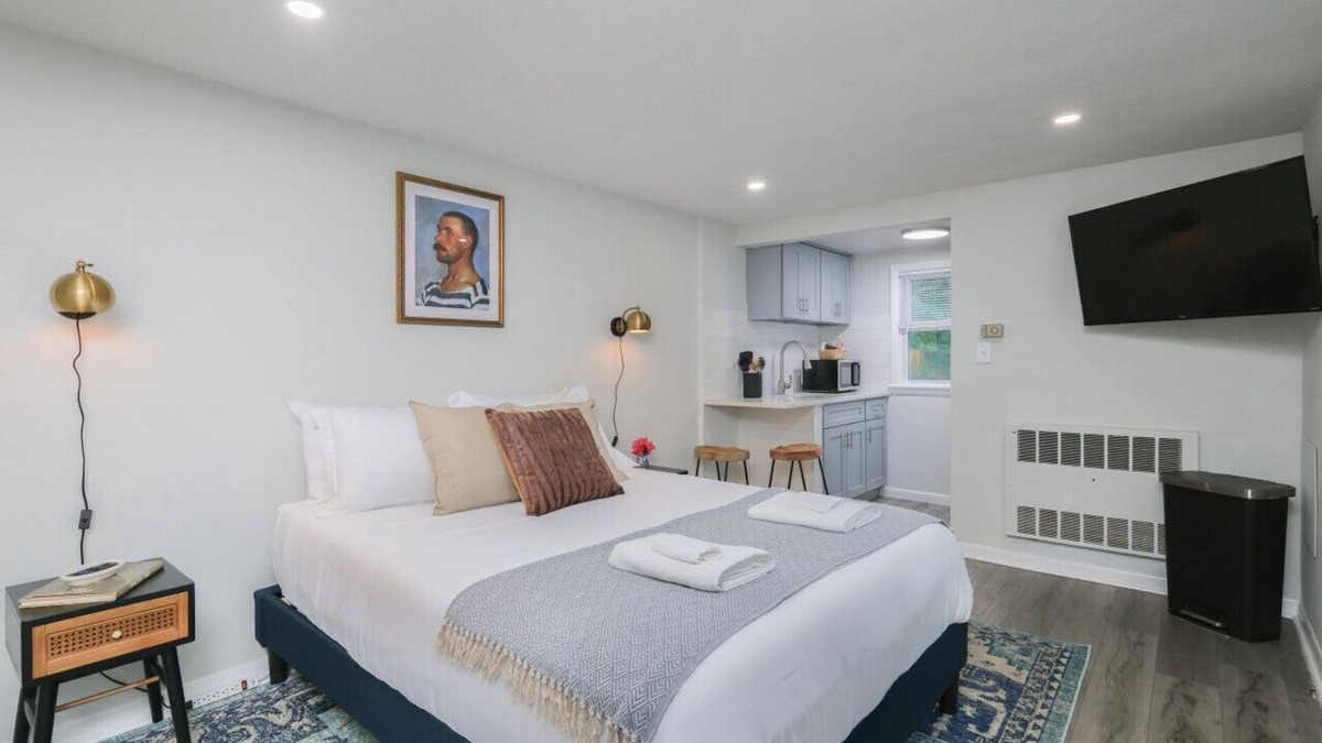 Old Mystic Apartment | The Morgan Studio · Near Mystic, Casinos + USCGA