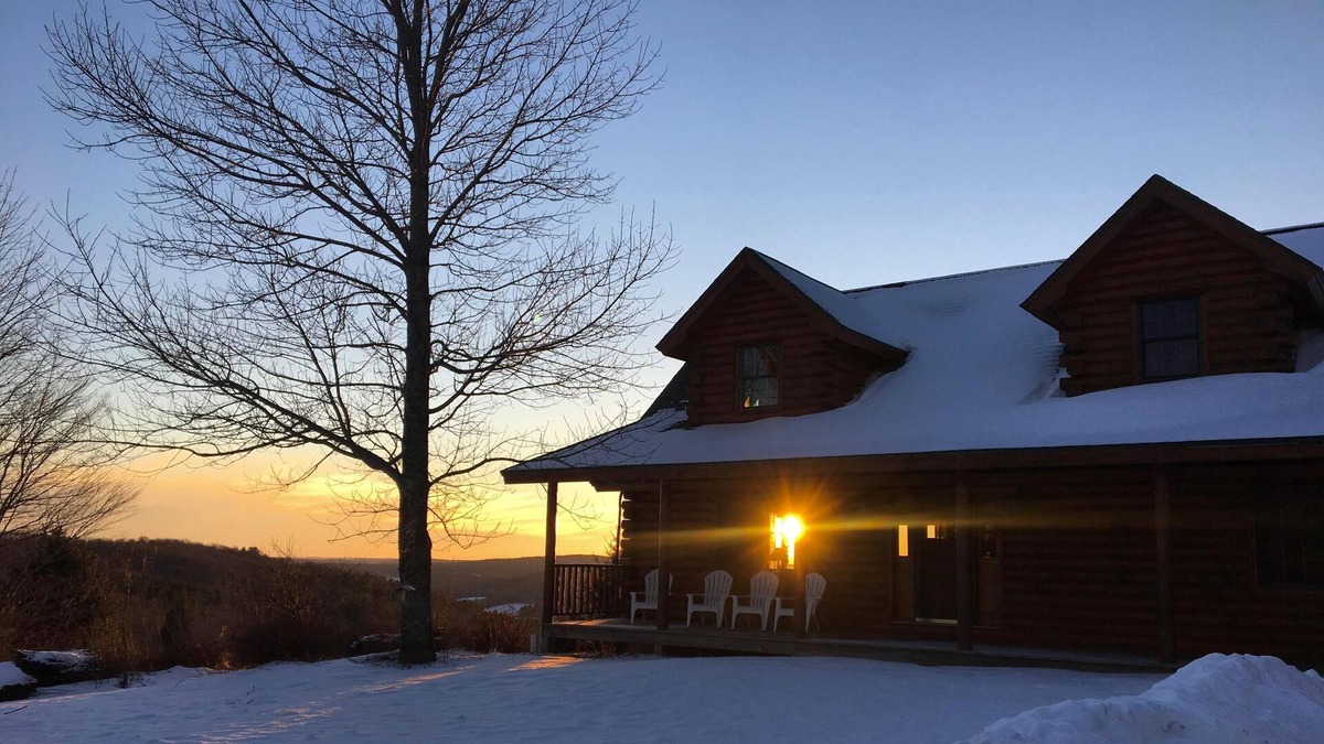 Hartwick Cabin | The MOST private, beautiful Log Home for up to 12 guests. 10 min to Dreams Park