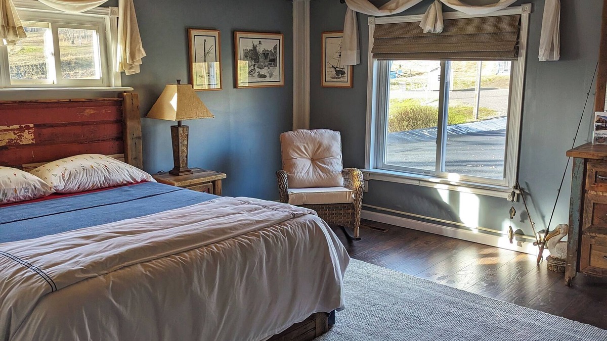 Edinboro Other | The Mount Pleasant House: Slopeside 6-bedroom Farmhouse in Edinboro