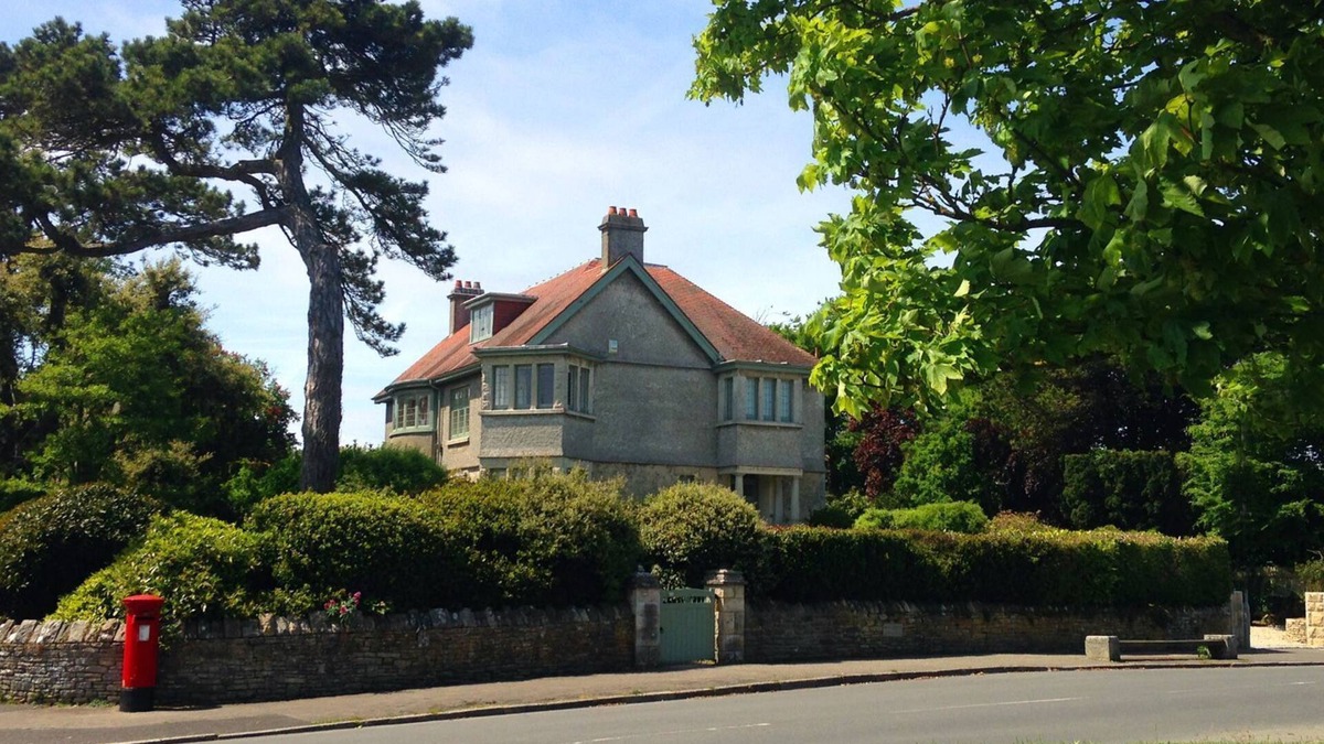 Swanage Villa | The Mount Swanage - sleeps 16 guests in 7 bedrooms