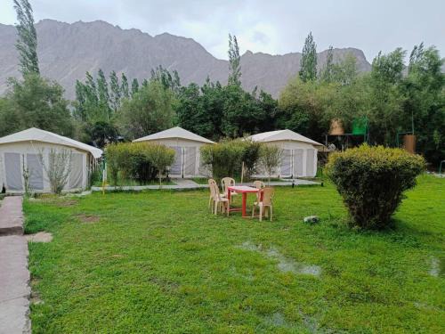 Hundur Other | The Mountain Camp - Nubra
