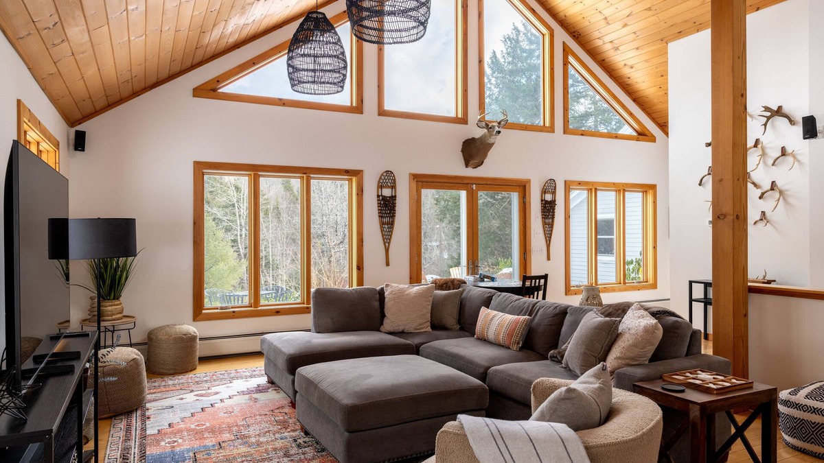 Jeffersonville House | The Mountain House: Luxury Mountain Retreat with Views Hot Tub 2 min to resort