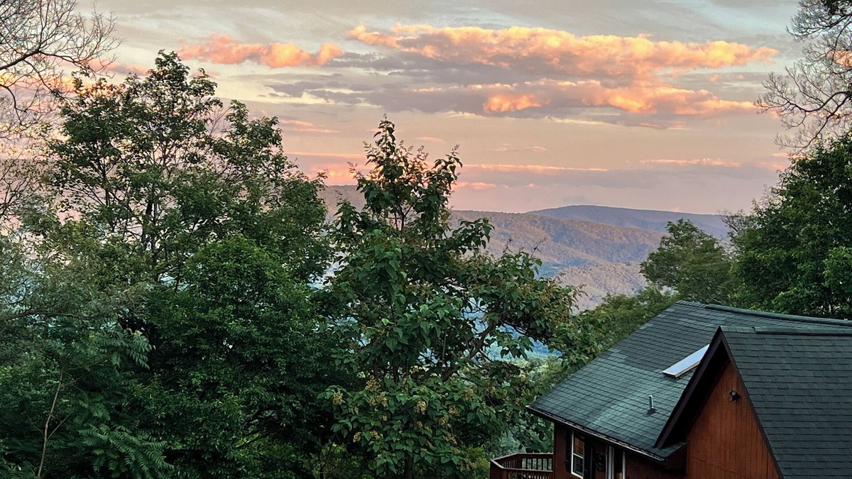 Old Fields House | The Mountain House on High Knob - Dog Friendly!