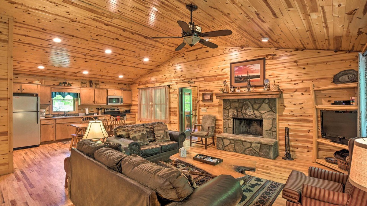 Helen Cabin | 'The Mountain Laurel’ Sautee Mountain Retreat