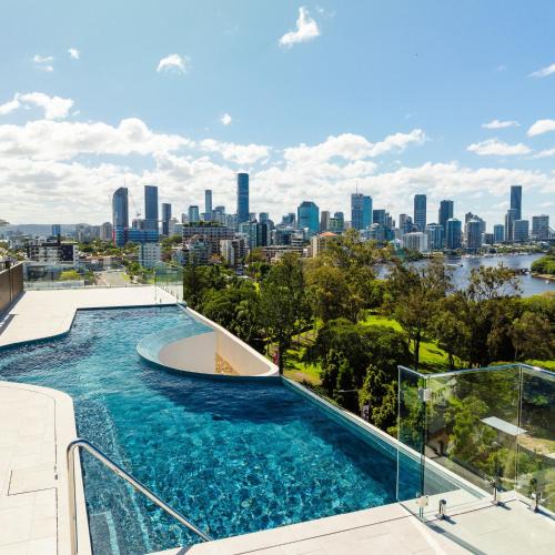 East Brisbane Apartment | "The Mowbray"-Luxury,rooftop pool,gym,free parking