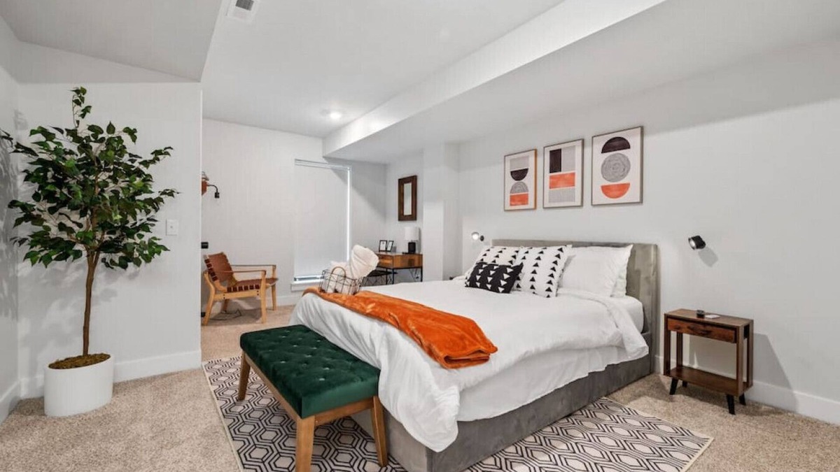 Central Northside House | The Mr. Rogers Room|Private Room on Arch Street