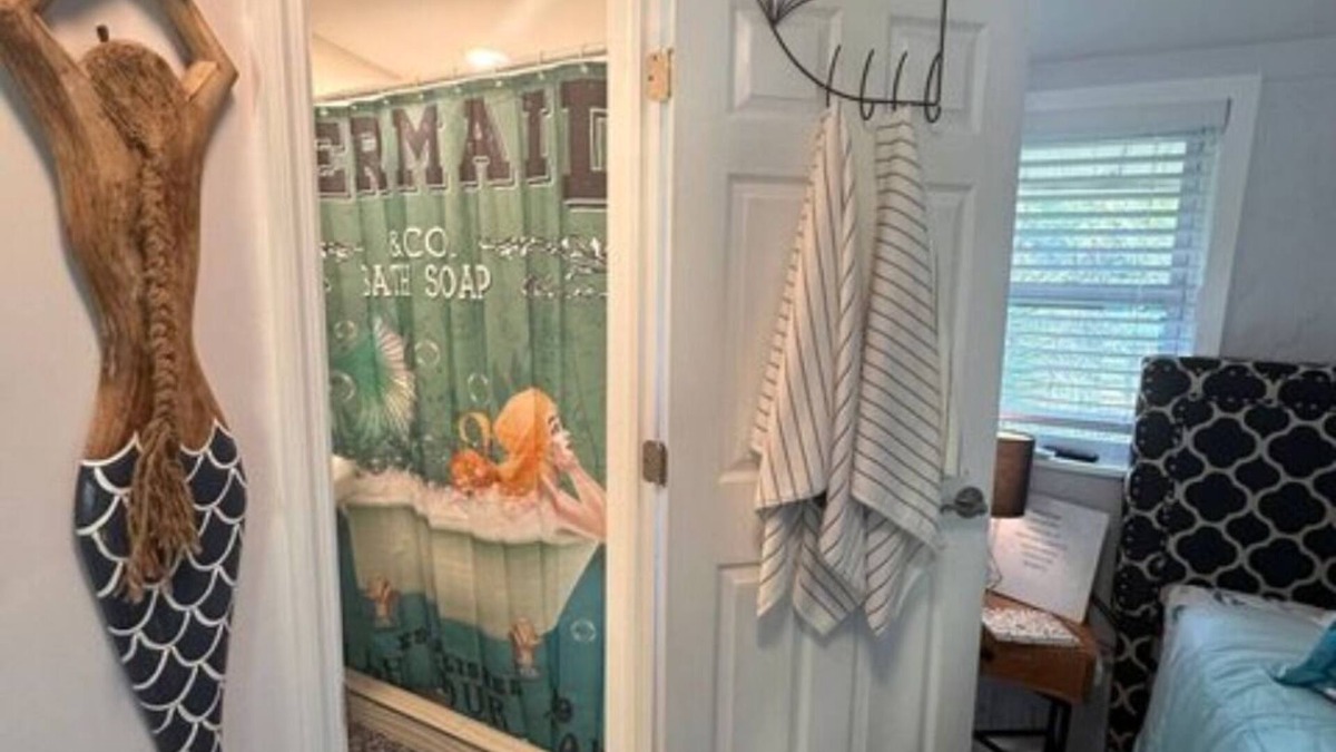 Brooksville Apartment | The Muddy Mermaid - Neptune's Grotto Old Florida Adventure Retreats