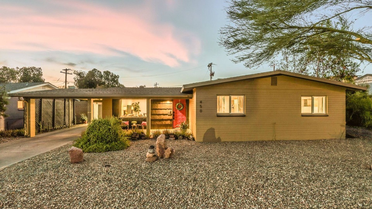 Encanto House | The Mulberry Manor - A Stylish 3 Bed/2 Bath Escape Between the Saguaros and the Skyline in Mid-Town Phoenix!