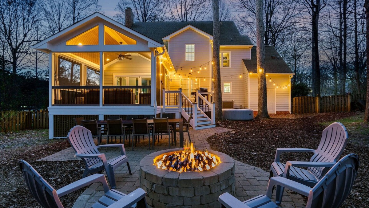 Southwest Raleigh House | The Mulberry on Trinity Woods - 5 bedroom retreat in Cary