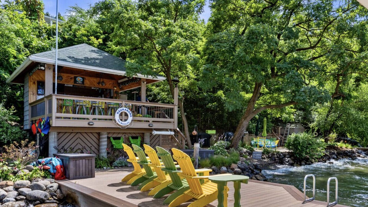 Valois House | The Munny Pit- Keuka Lake East Side Gem
